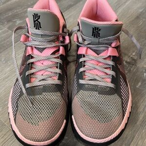 Kyrie Irving Flytrap V